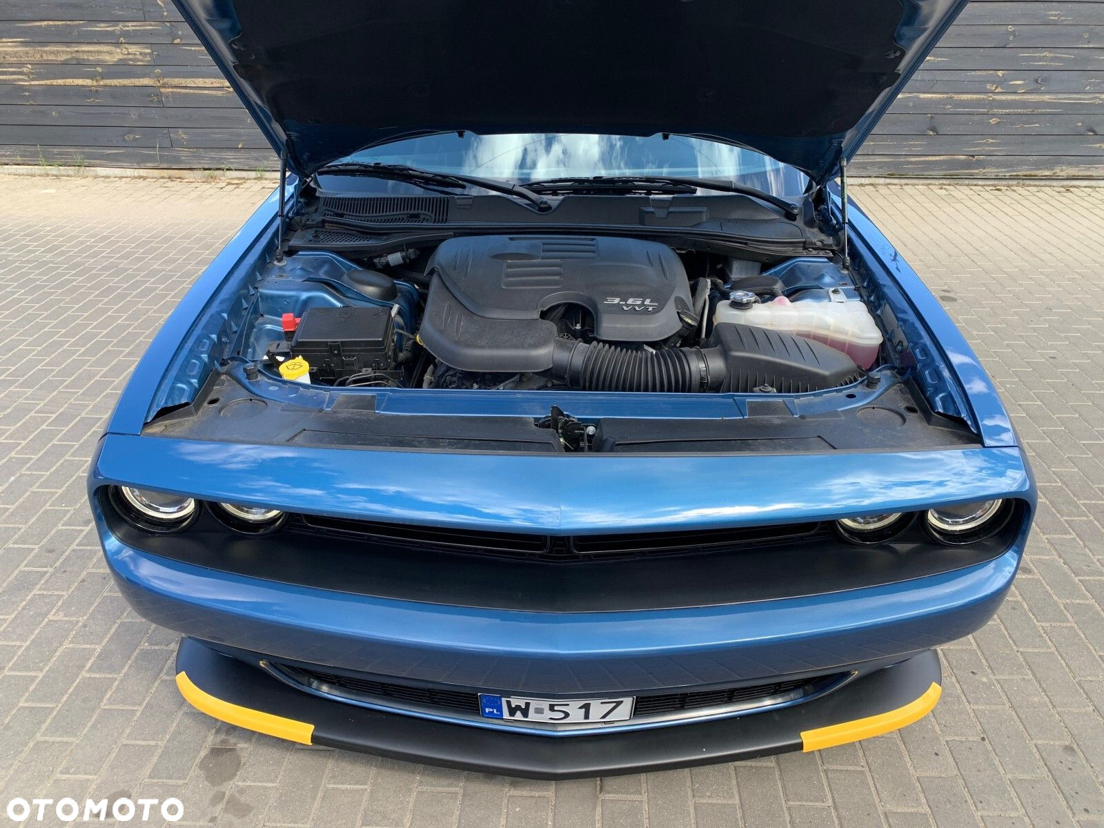 Dodge Challenger - 11
