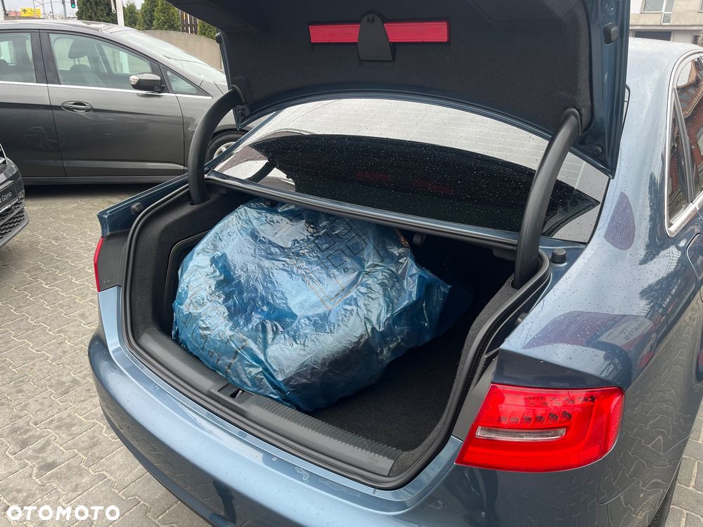 Audi A4 Limousine - 13