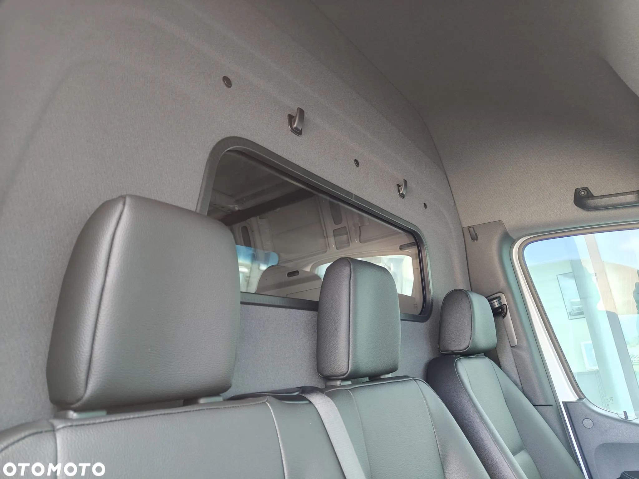 Mercedes-Benz Sprinter - 13