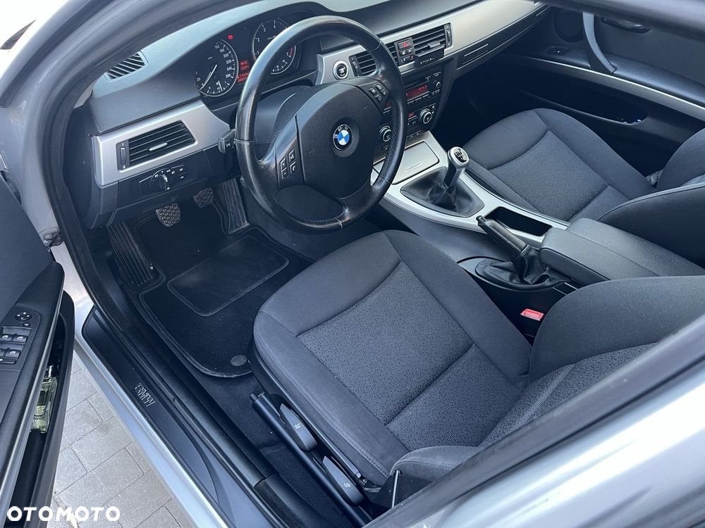 BMW Seria 3 318i - 6