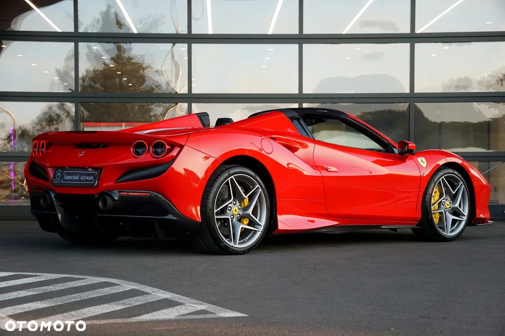 Ferrari F8 Spider - 8