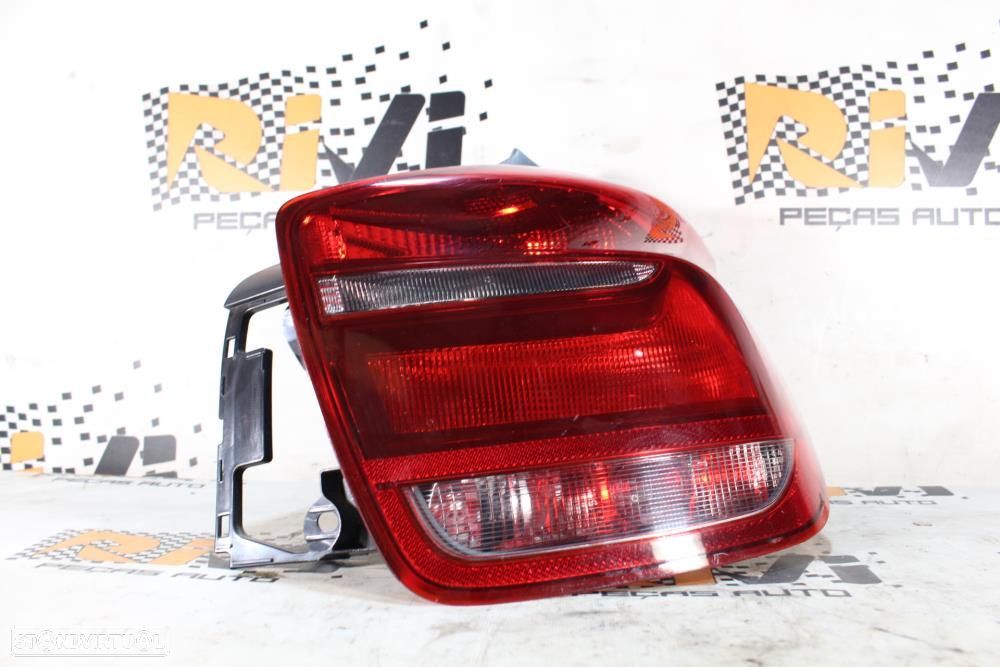 Farolim Direito Bmw 1 (F20)  Farolim Direito / Passageiro Bmw Serie 1 - 3