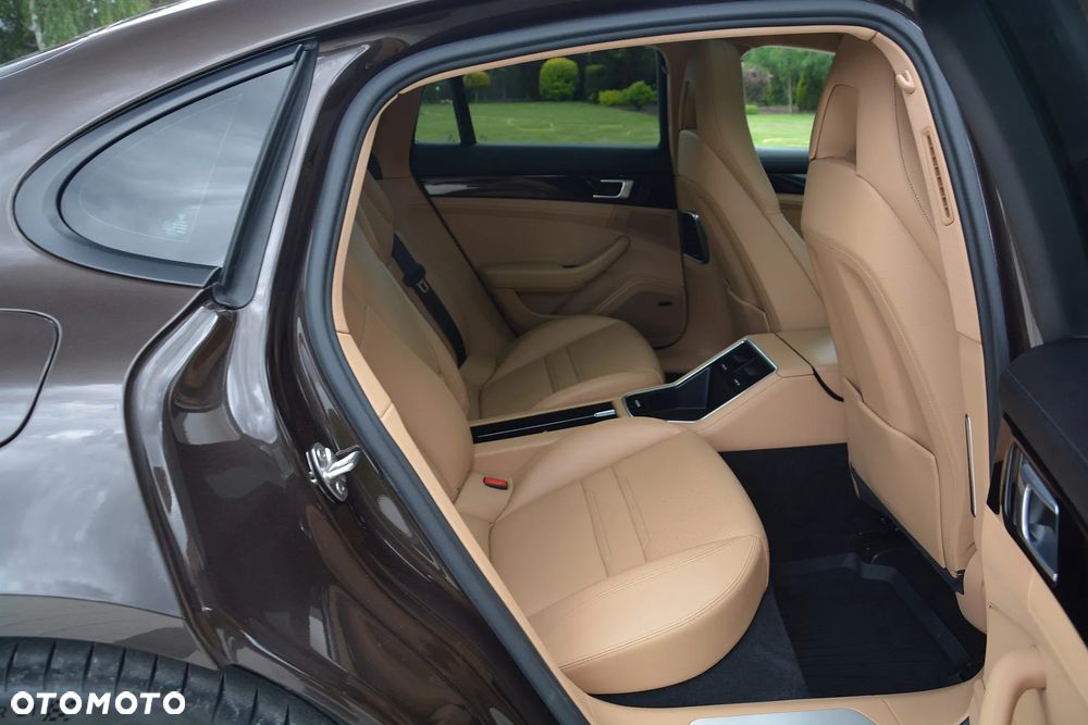 Porsche Panamera 4 - 17