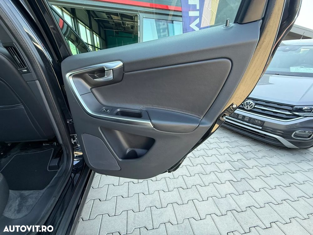 Volvo XC 60 D5 AWD Summum - 25