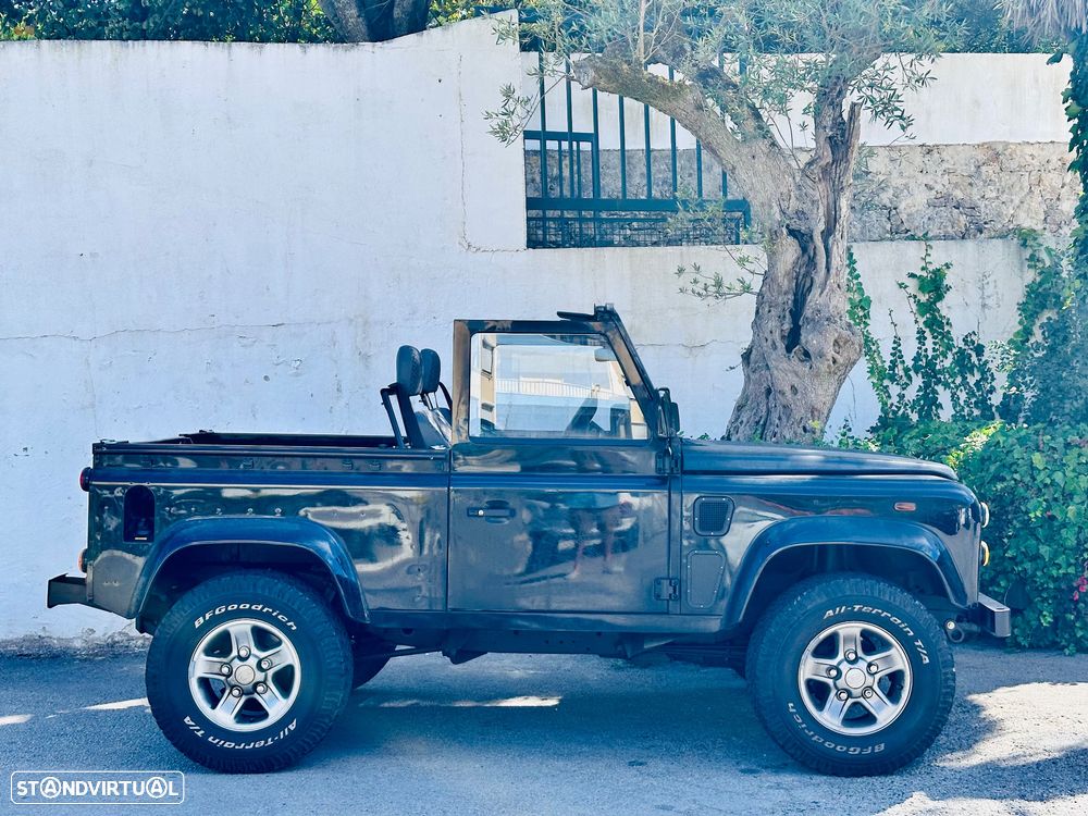 Land Rover Defender - 1