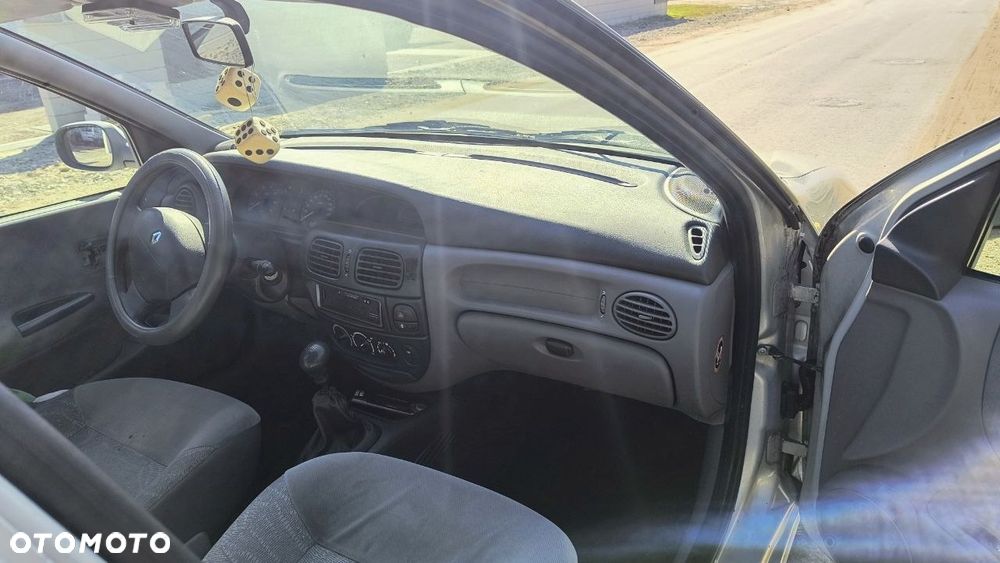Renault Megane 1.4 RT 16V - 12