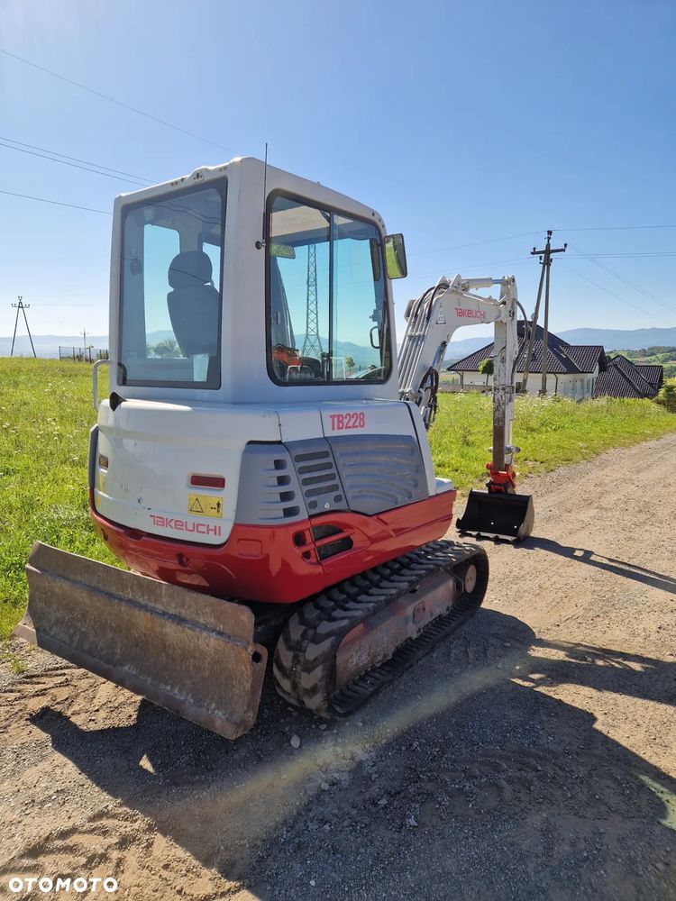 Takeuchi TB 228 - 9