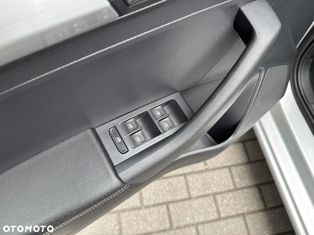 Skoda RAPID Spb 1.0 TSI Ambition - 16