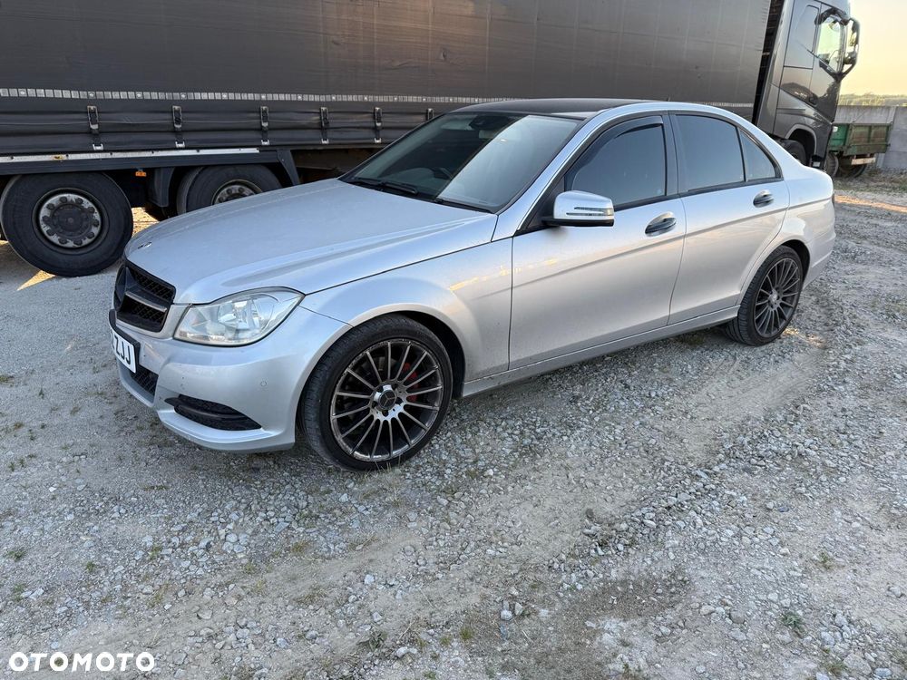 Mercedes-Benz Klasa C 220 CDI DPF (BlueEFFICIENCY) 7G-TRONIC - 4