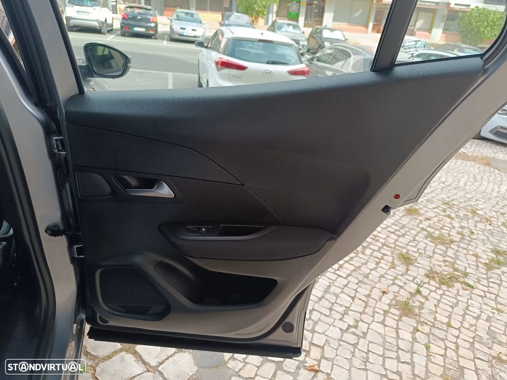 Peugeot 2008 1.2 PureTech Active — fotografia 33