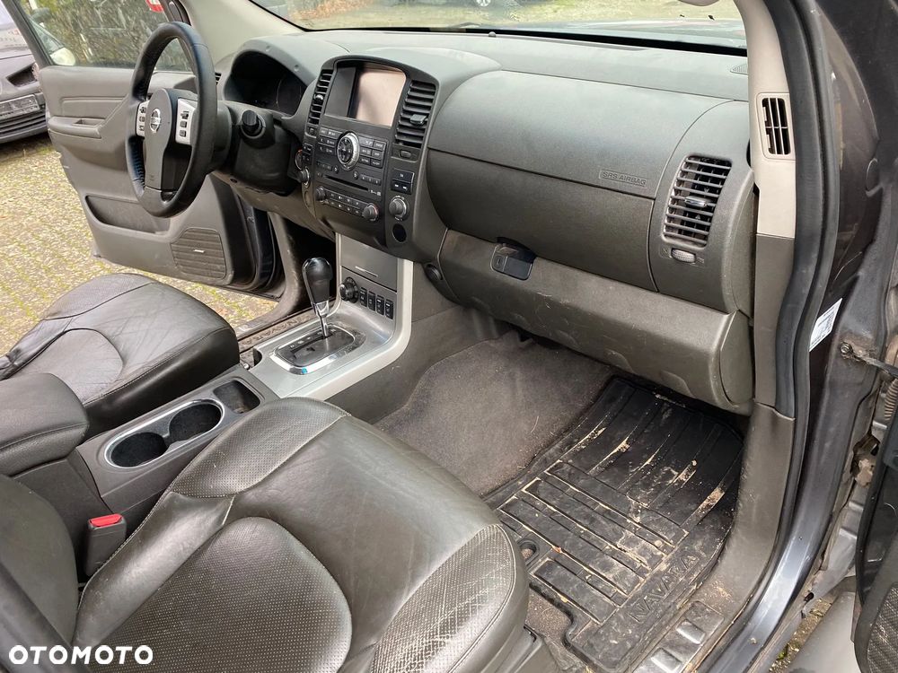 Nissan Navara 3.0 D V6 Platinum Long EU5 - 8