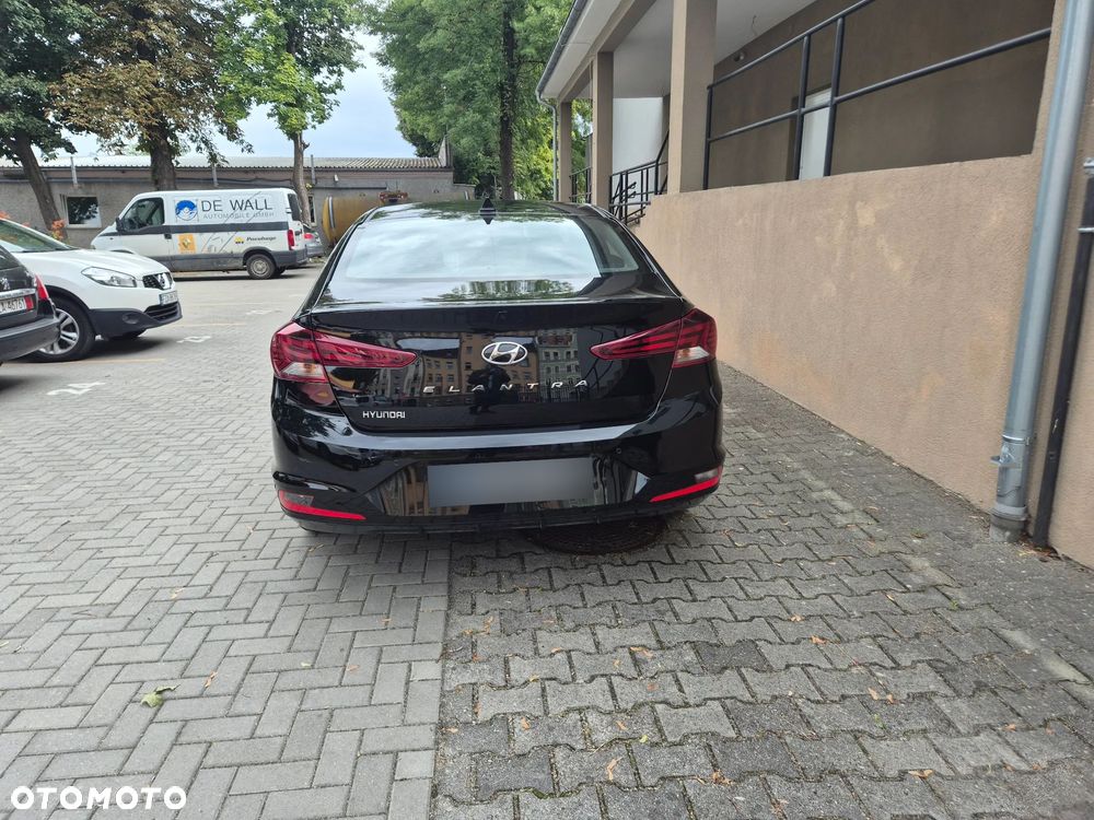 Hyundai Elantra 1.6 Comfort - 10