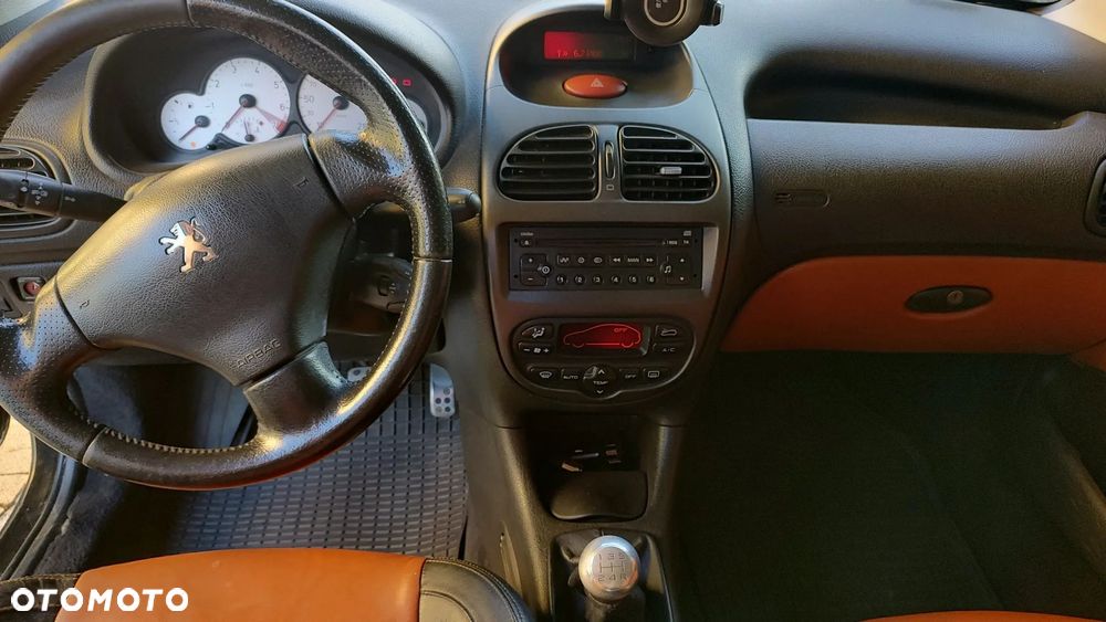 Peugeot 206 CC 2.0 - 18