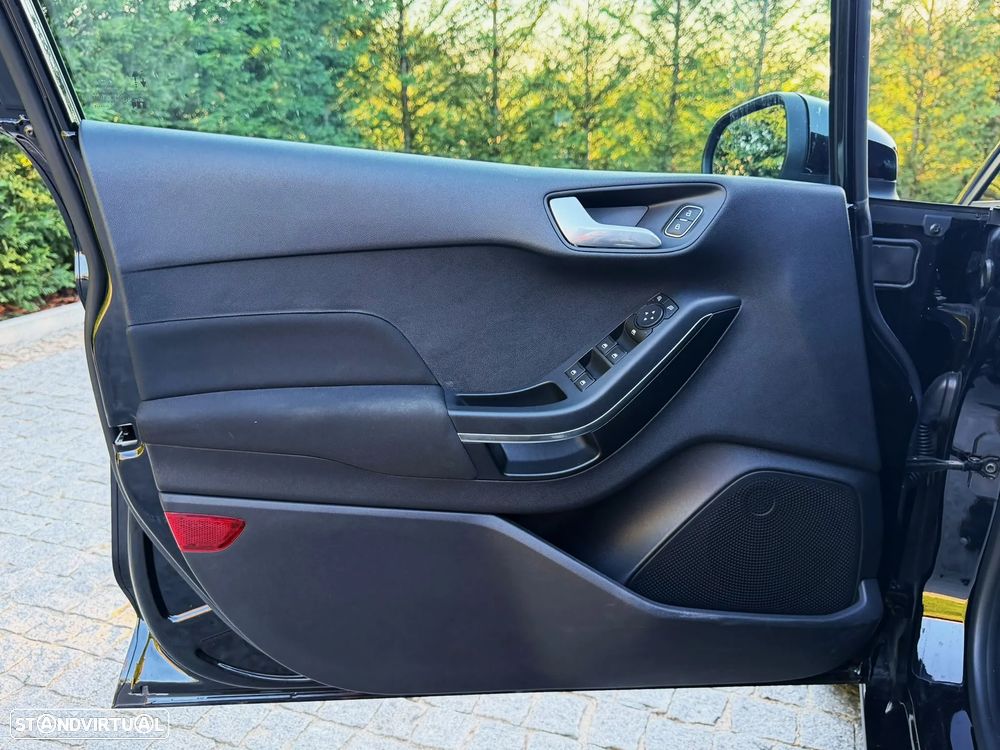 Ford Fiesta 1.0 EcoBoost S&S TITANIUM - 11
