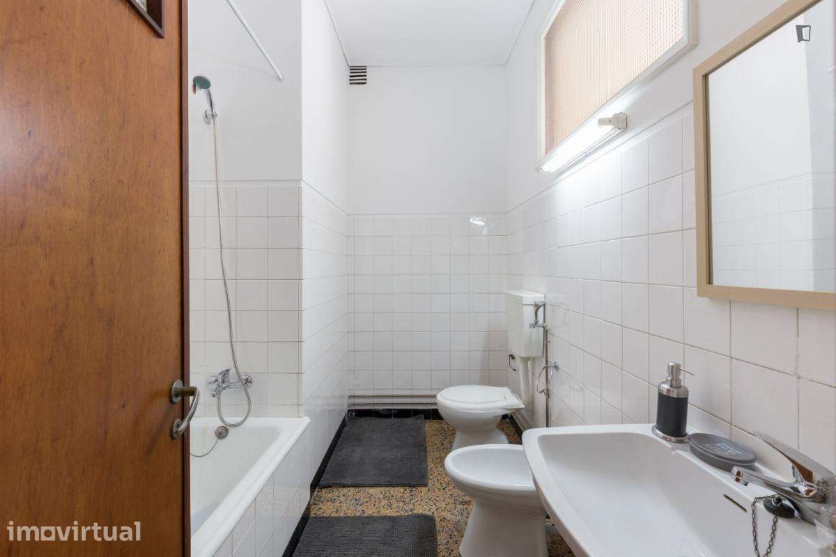 Quarto - localizado em São Mamede de Infesta Porto - Grande imagem: 2/14
