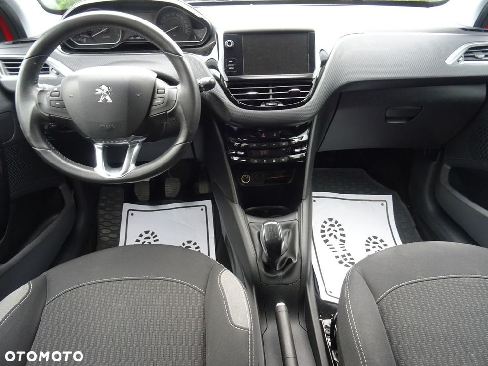 Peugeot 208 - 11