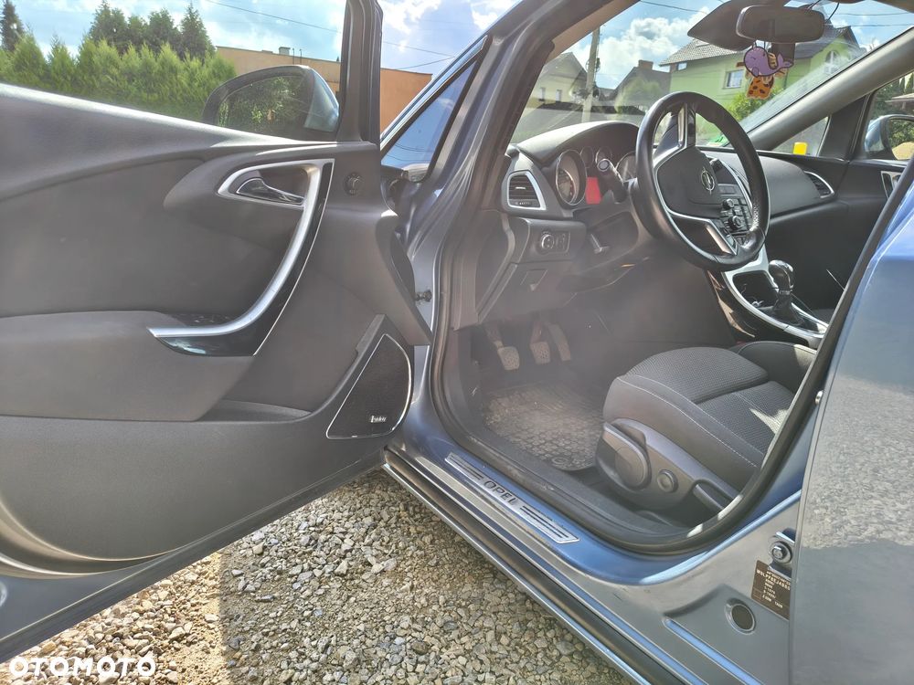 Opel Astra 1.6 Turbo Cosmo - 25