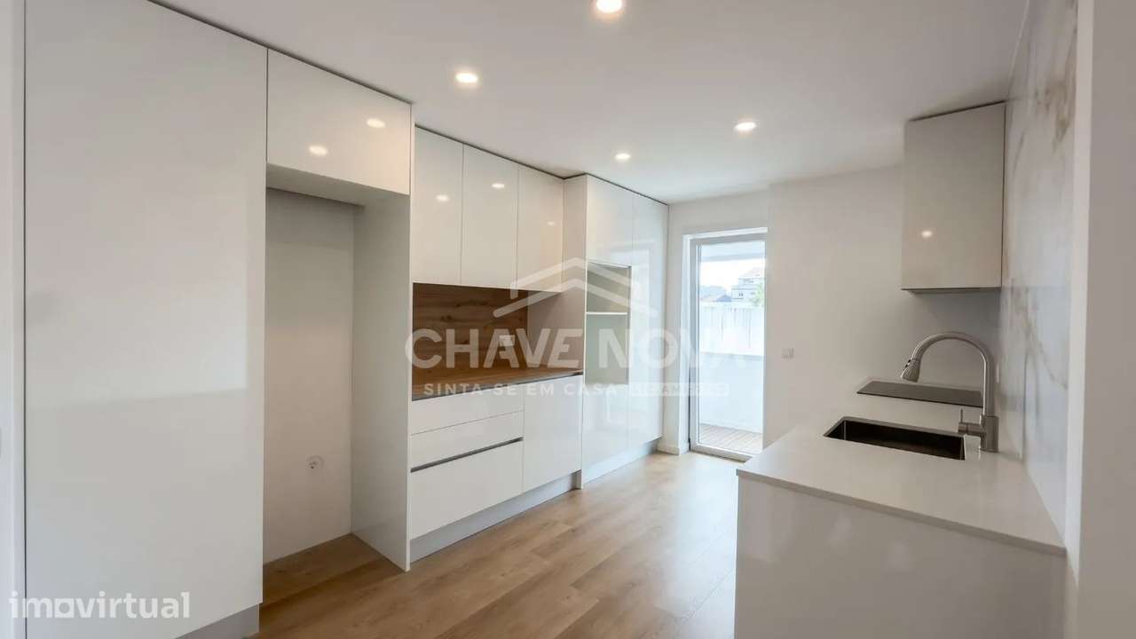 Apartamento T2 novo com varanda e garagem - Grande imagem: 3/28