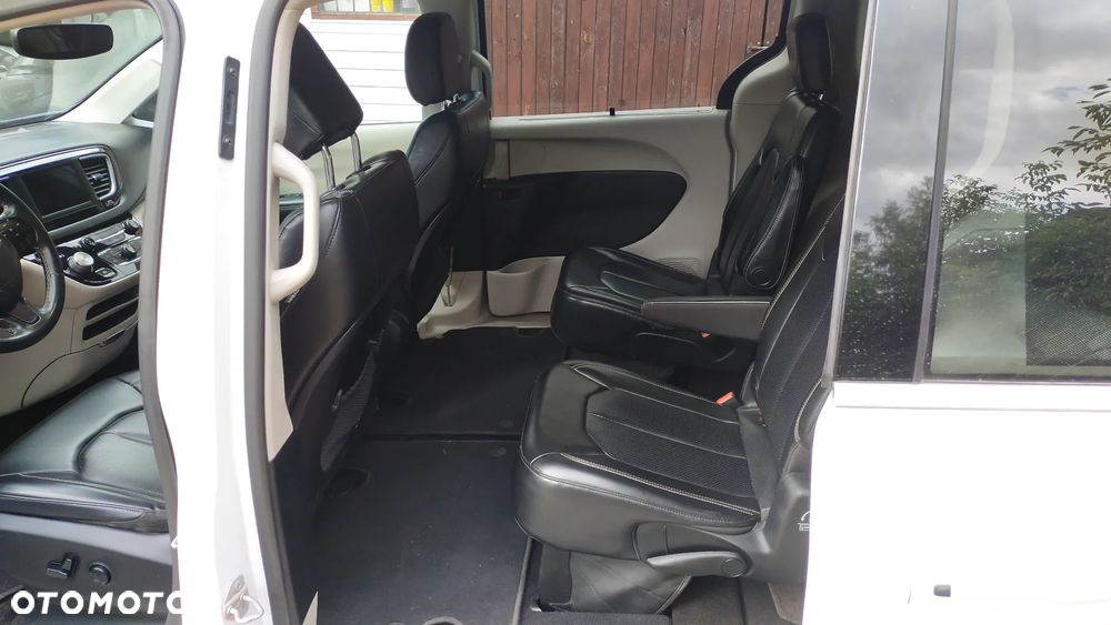 Chrysler Pacifica - 10