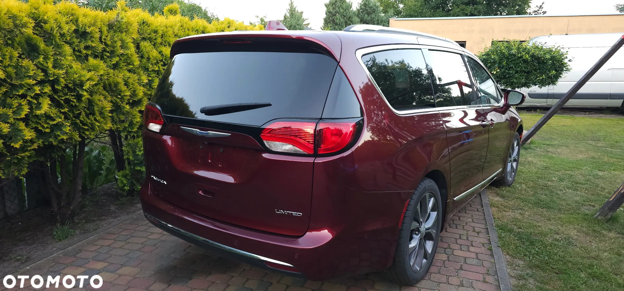 Chrysler Pacifica - 4