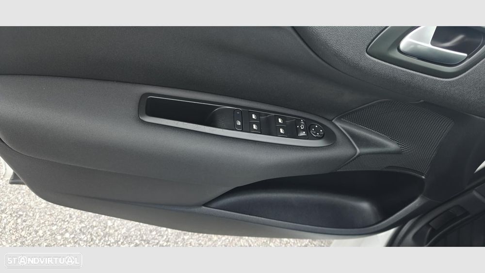 Citroën C4 1.2 PureTech Feel — fotografia 17