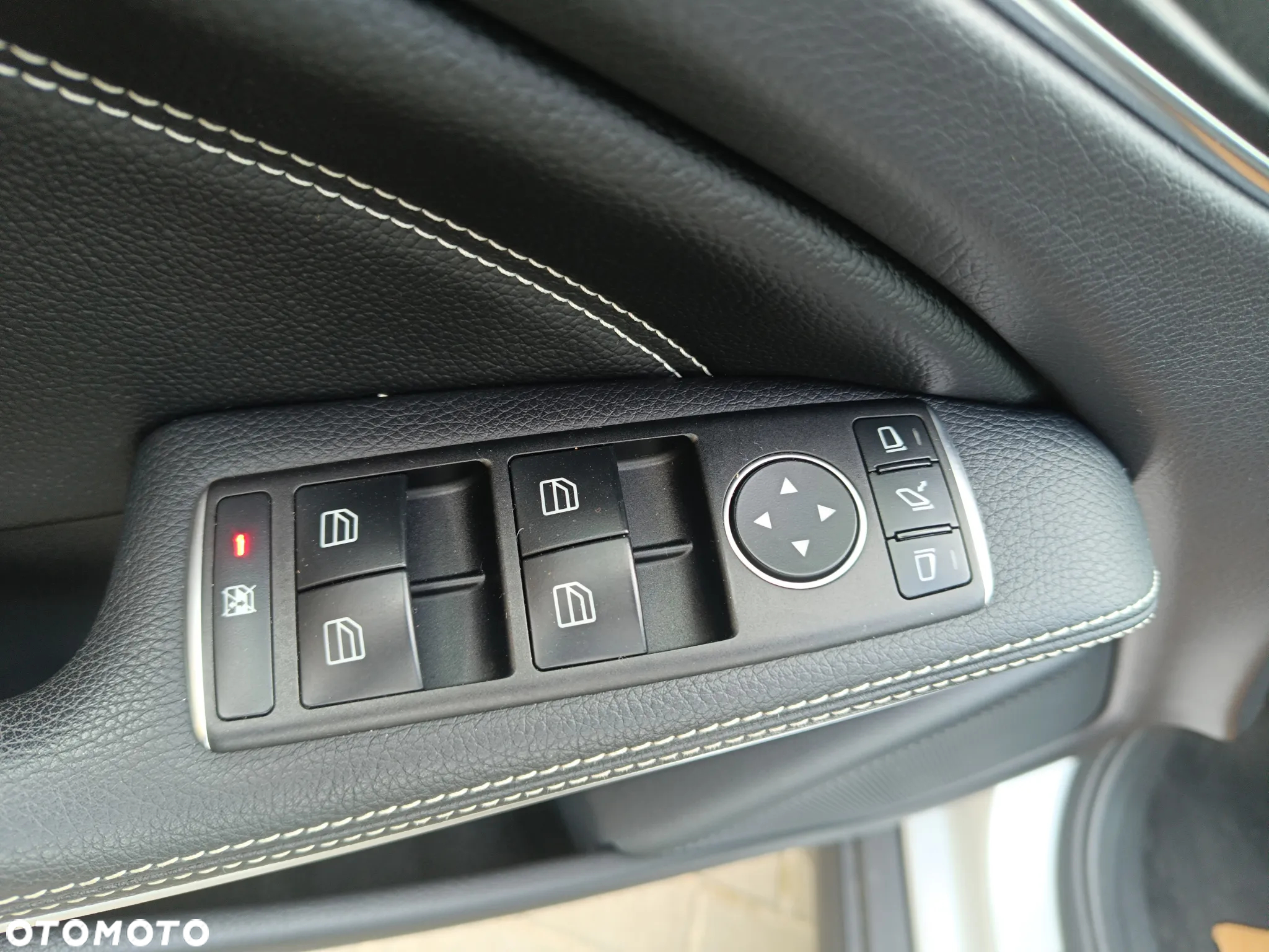Mercedes-Benz GLA 200 7G-DCT UrbanStyle Edition - 29