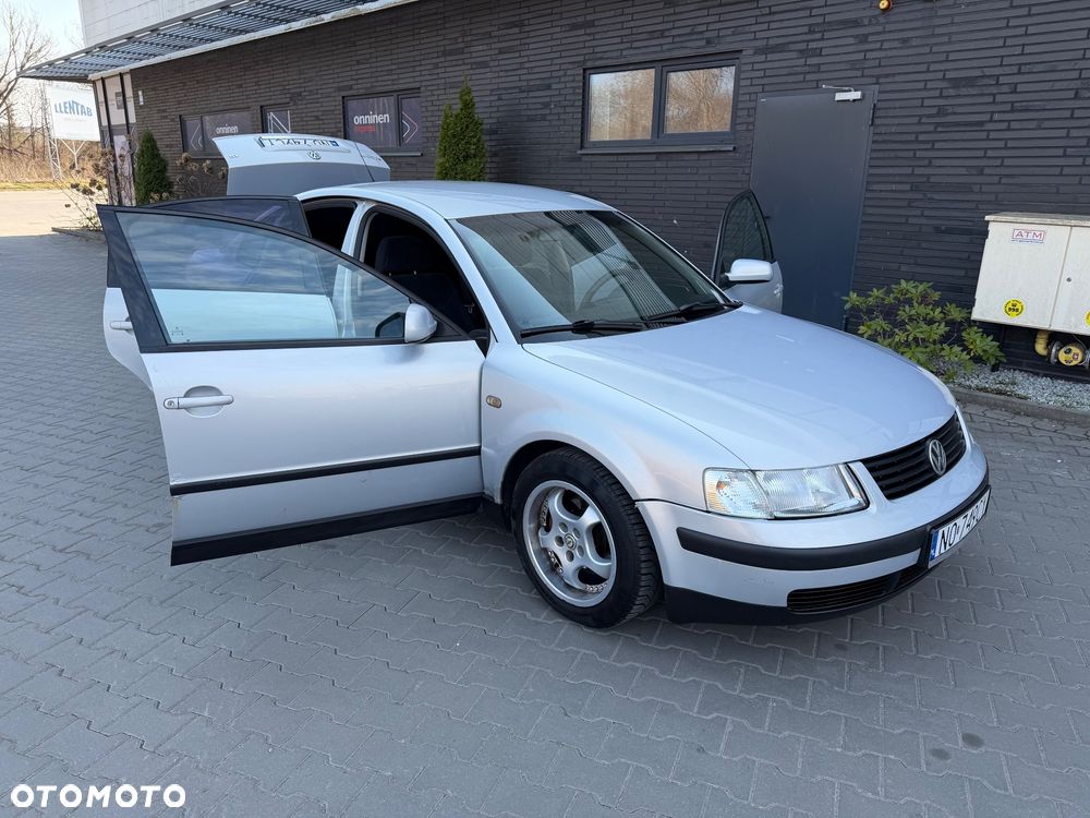 Volkswagen Passat 1.8 - 9