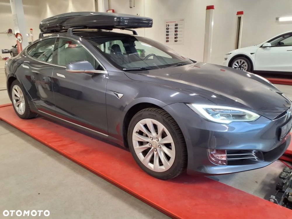 Tesla Model S - 17