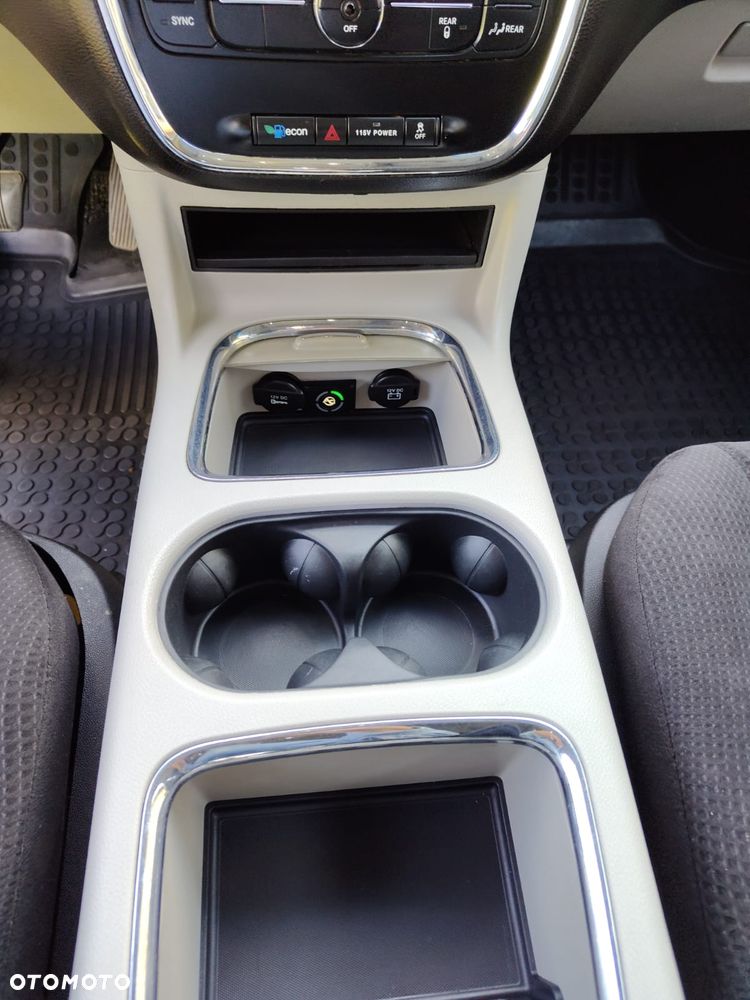 Chrysler Town & Country 3.6 Touring - 6