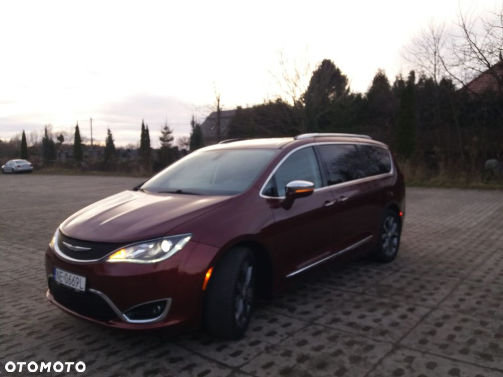 Chrysler Pacifica - 16
