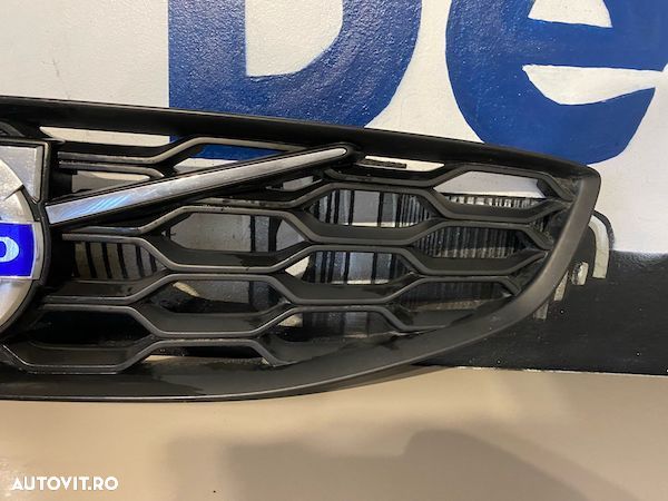 Grila cu radar distronic Volvo V60CC 2016-2018 31425492/31425116 - 2
