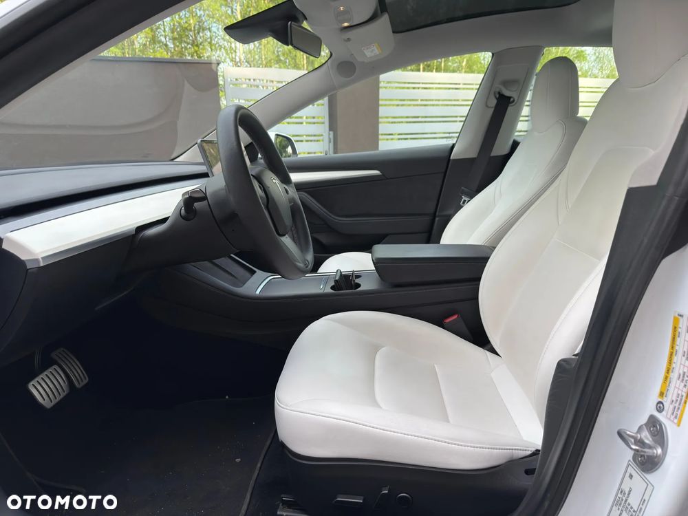 Tesla Model 3 - 12