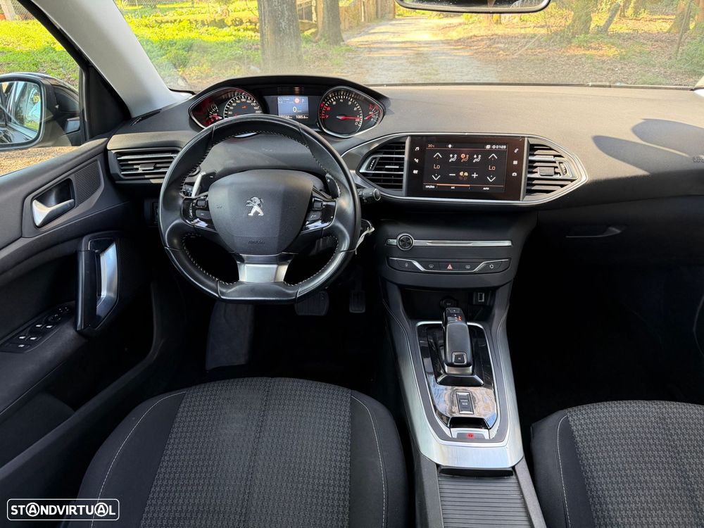 Peugeot 308 1.2 PureTech Allure EAT8 - 29