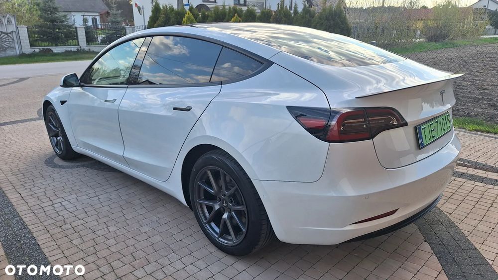 Tesla Model Y - 5