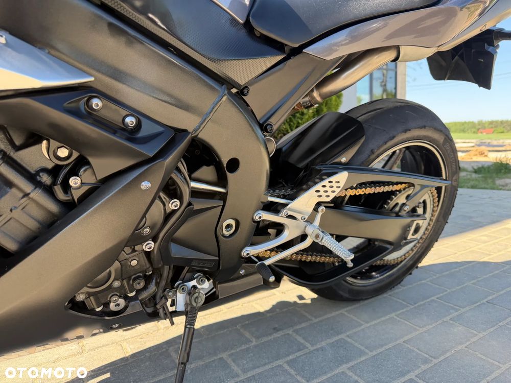 Yamaha R1 - 26