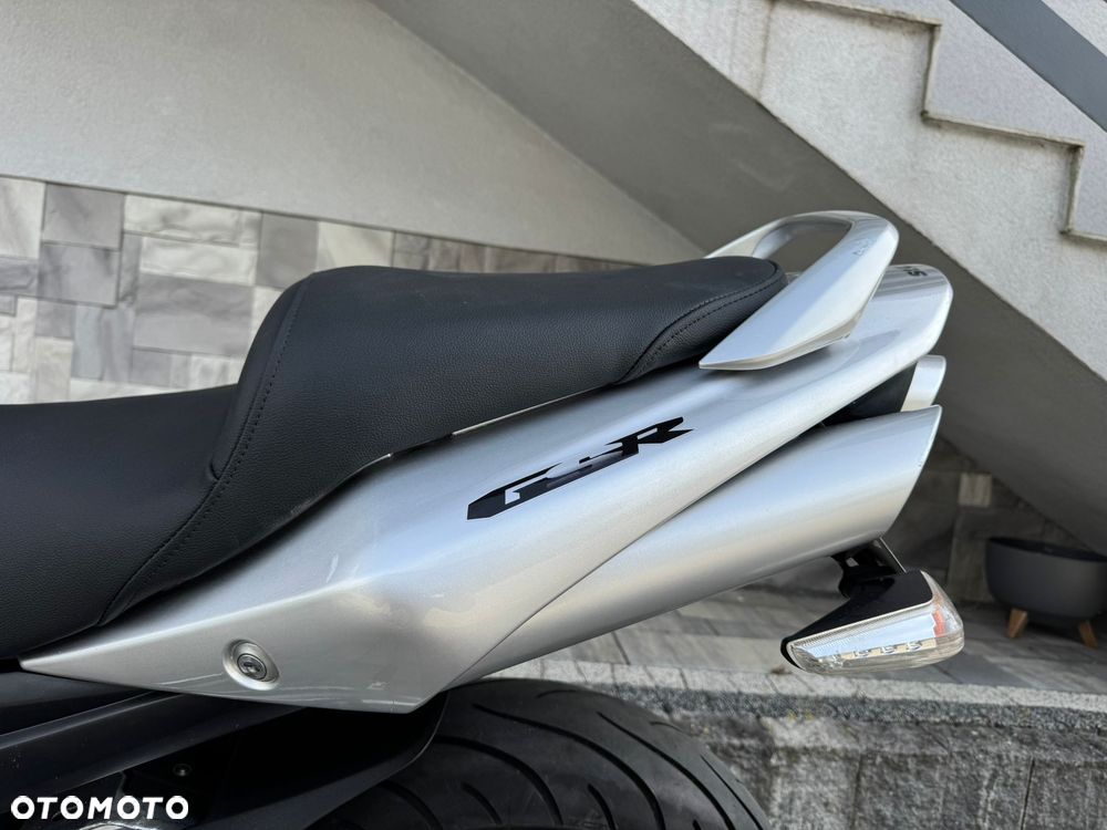 Suzuki GSR - 20