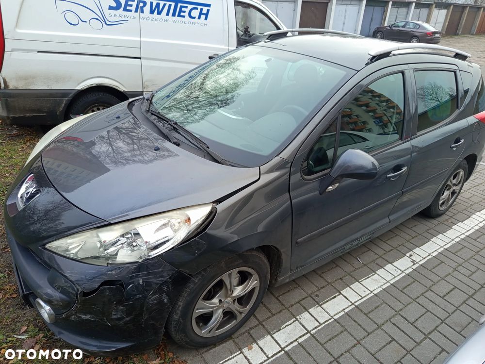 Peugeot 207 1.4 - 5