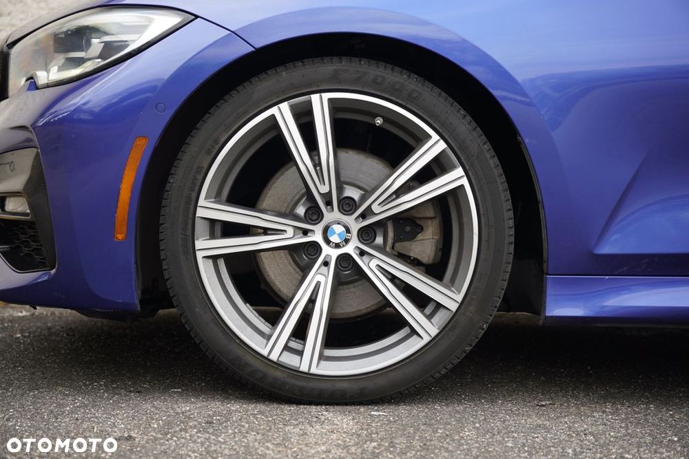 BMW Seria 3 330i M Sport - 9