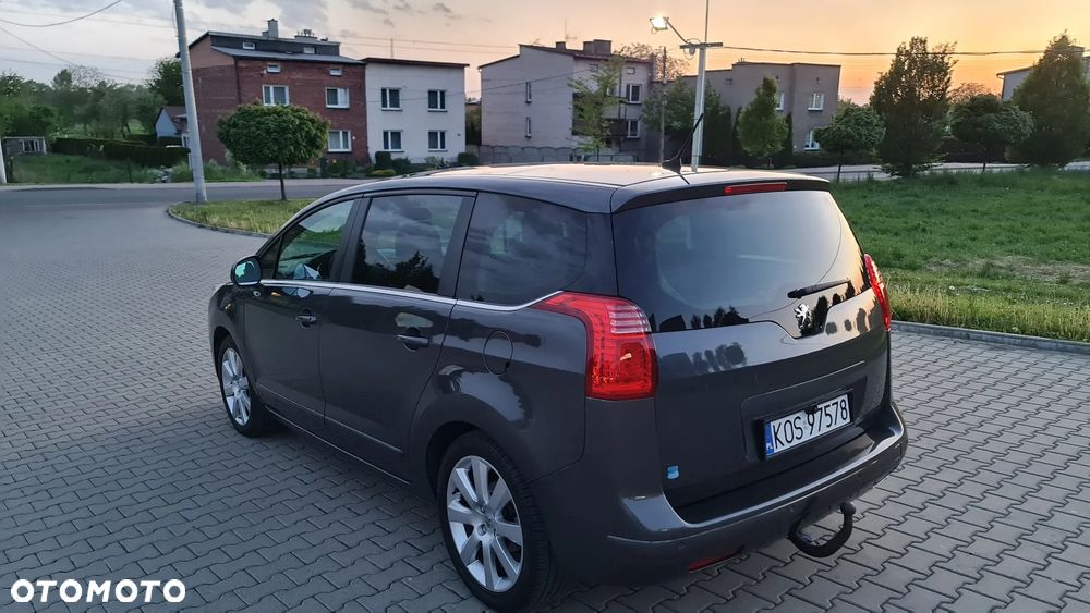 Peugeot 5008 1.6 THP Premium + - 40