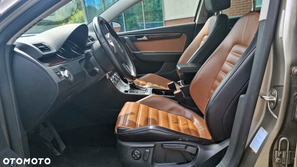 Volkswagen Passat - 12