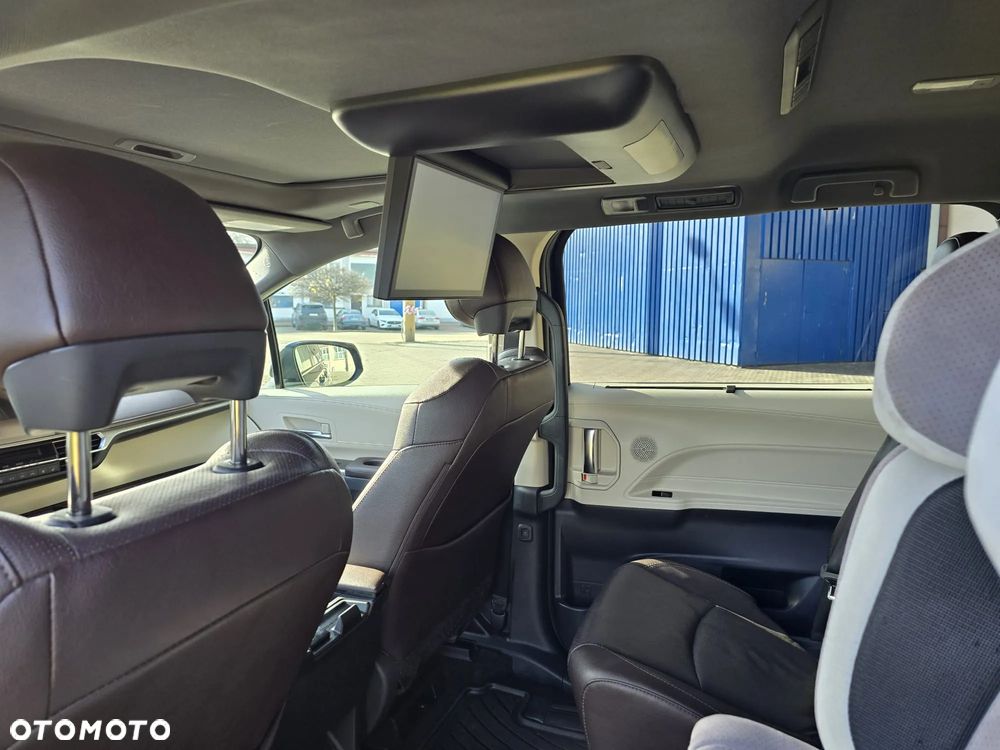 Toyota Sienna - 18
