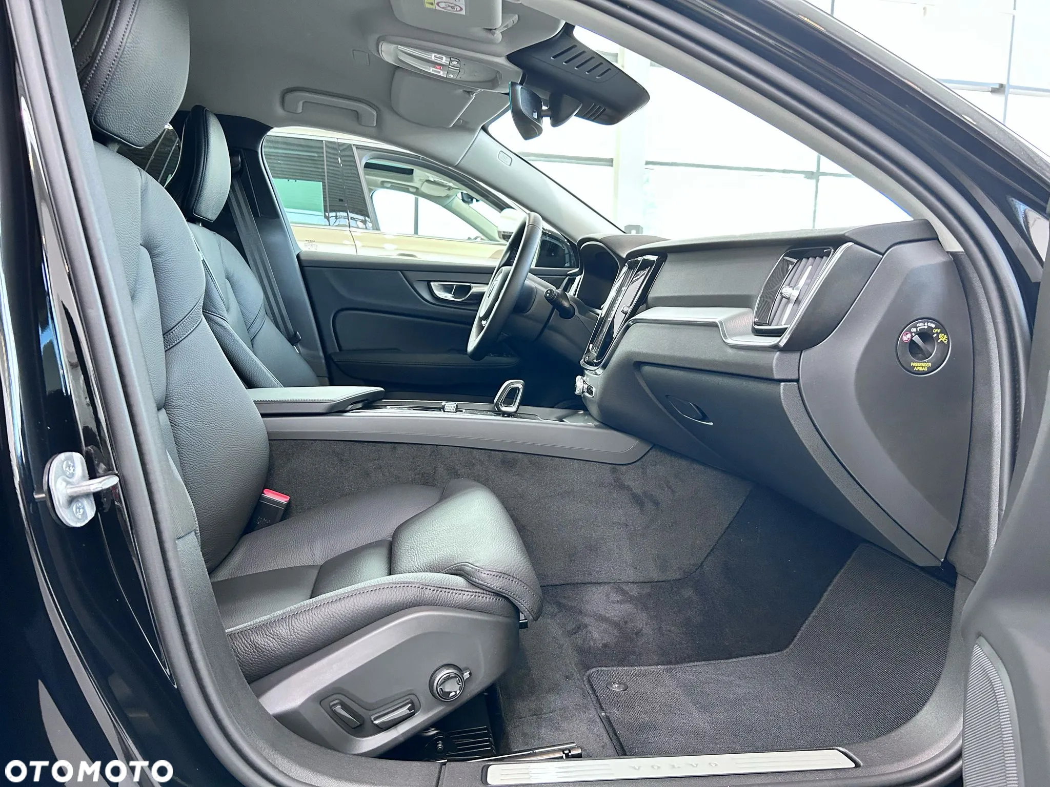 Volvo V60 B4 B Plus Dark - 16