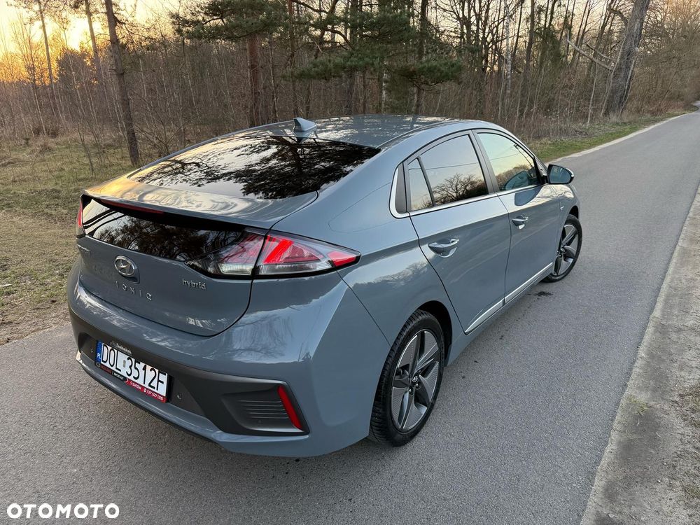 Hyundai IONIQ hybrid Business - 11