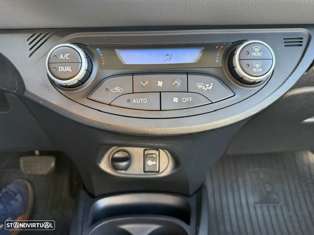 Toyota Yaris 1.5 HSD Comfort +P.Style+P.Techno - 15