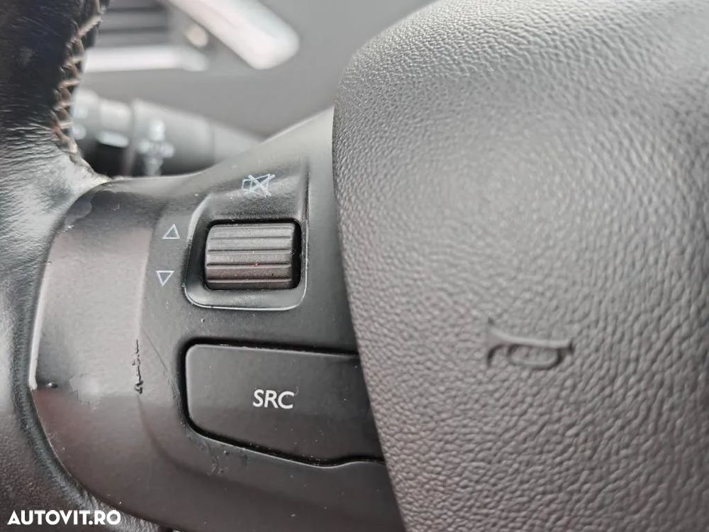 Peugeot 208 1.2 L PureTech Allure - 18