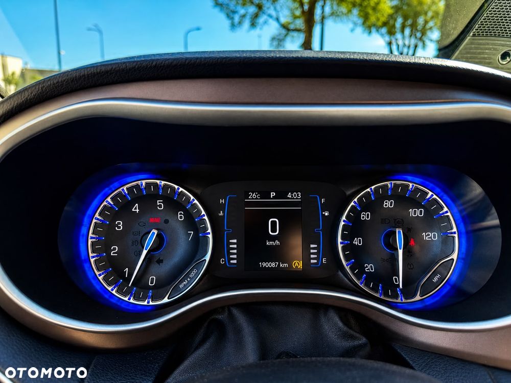 Chrysler Pacifica - 12
