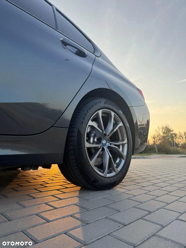 BMW Seria 3 330e Sport Line - 11