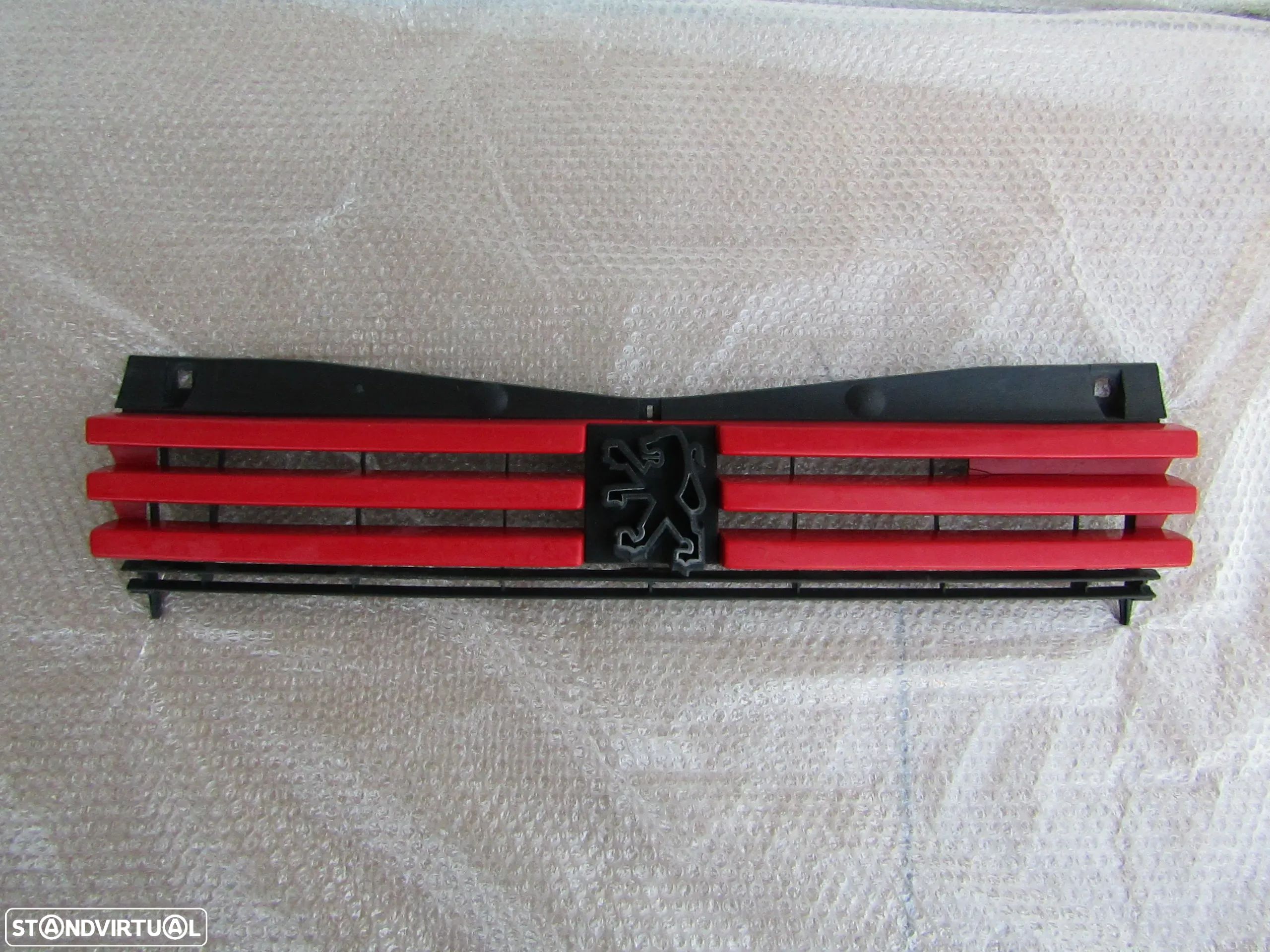 Grelha central Peugeot 205 original usada - 1