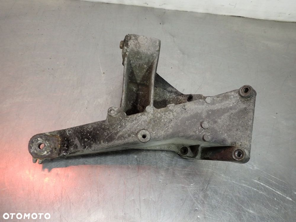 ŁAPA SILNIKA VOLKSWAGEN T3 - 5