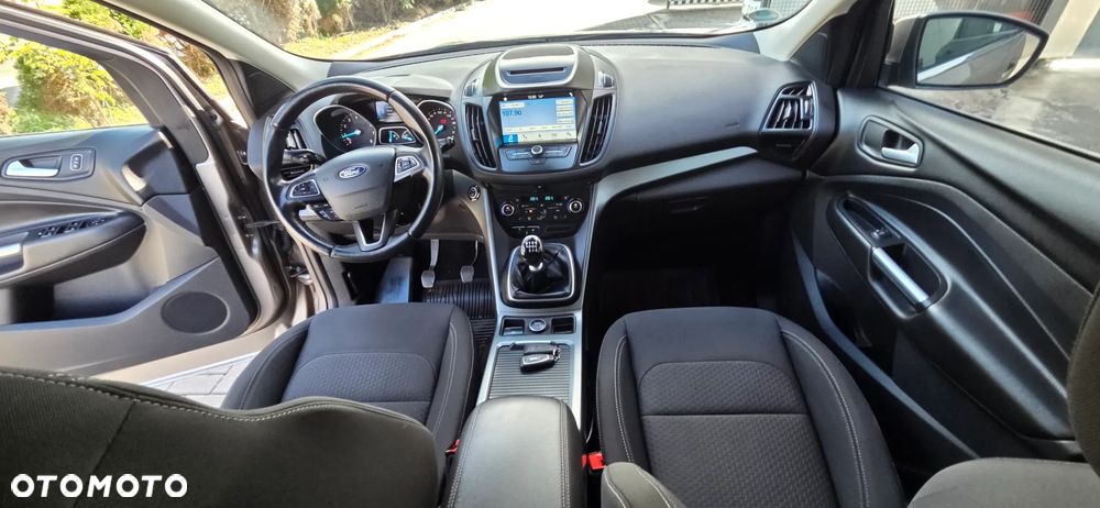 Ford Kuga 1.5 EcoBoost 2x4 Titanium - 32